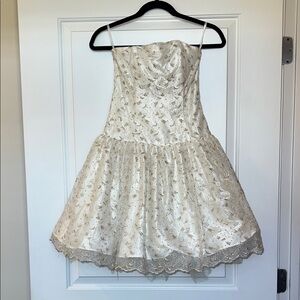 Jessica McClintock Vintage Elegant White Embroidered Strapless Dress
